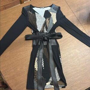 VENUS Black and White Long Sleeve V-Neck Cocktail Dress